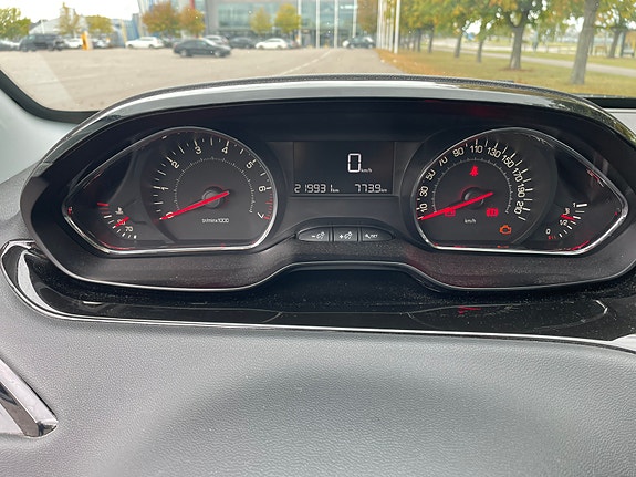 Peugeot 208 5 of 6