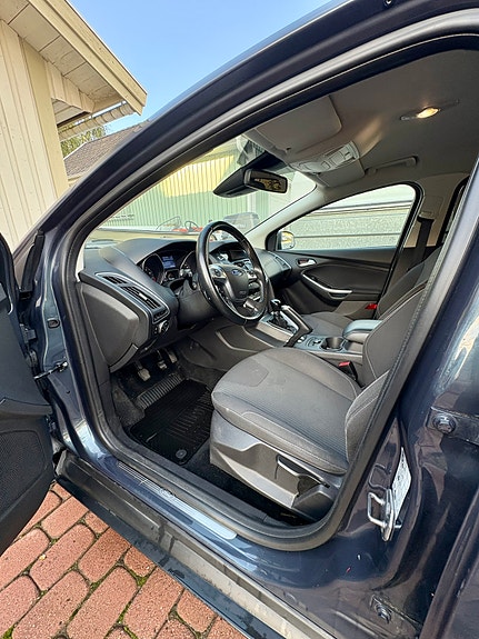 Ford Focus 10 of 12