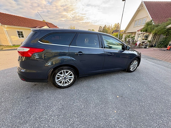 Ford Focus 4 of 12