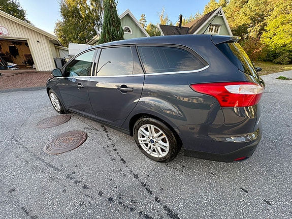 Ford Focus 8 of 12