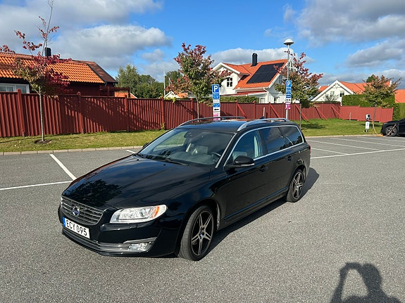 Volvo V70 2 of 5