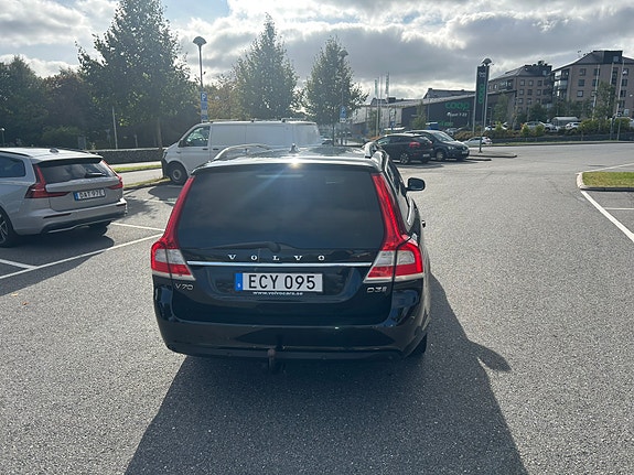 Volvo V70 4 of 5
