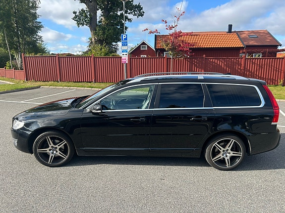 Volvo V70 3 of 5