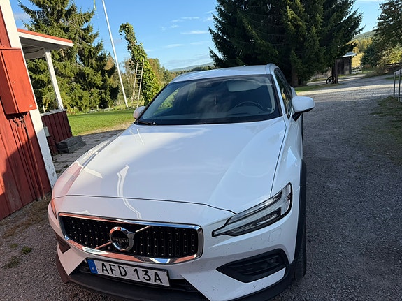 Volvo V60 Cross Country 3 of 6