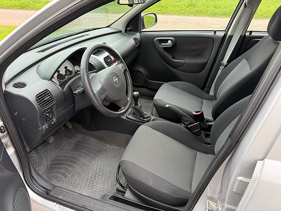 Opel Corsa 12 of 14
