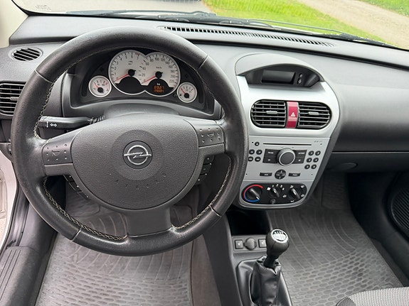 Opel Corsa 13 of 14