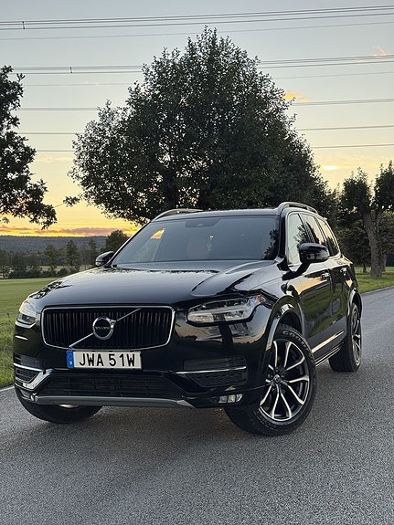 Volvo XC90 2 of 25