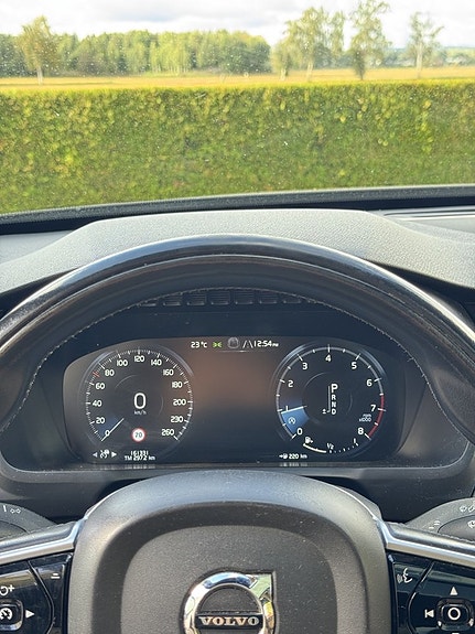 Volvo XC90 11 of 25