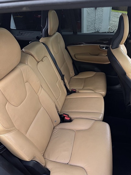 Volvo XC90 14 of 25