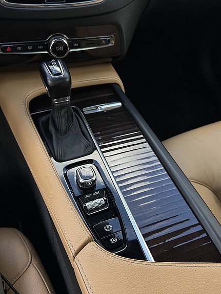 Volvo XC90 13 of 25
