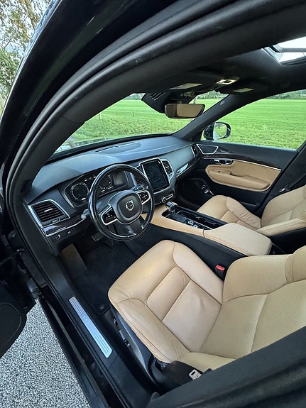 Volvo XC90 7 of 25