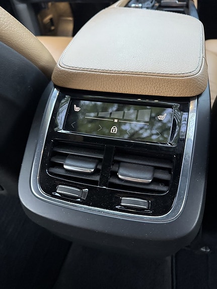 Volvo XC90 17 of 25