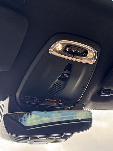 Volvo XC90 16 of 25