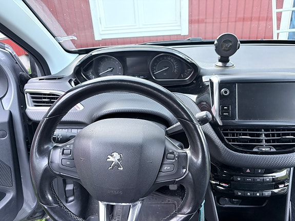 Peugeot 2008 7 of 9