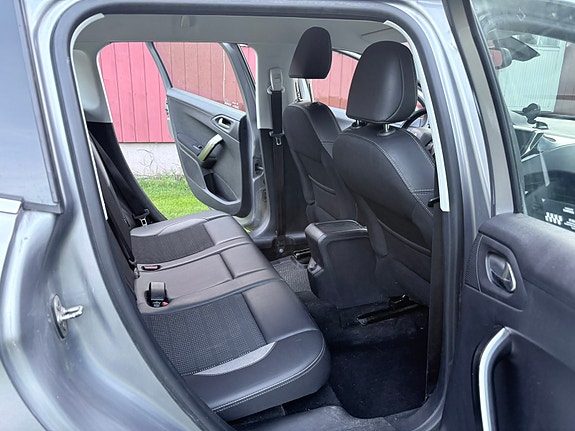 Peugeot 2008 5 of 9