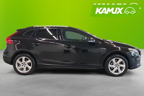 Volvo V40 Cross Country 2 of 16