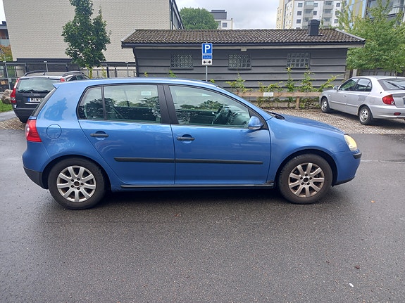Volkswagen Golf V 2 of 6