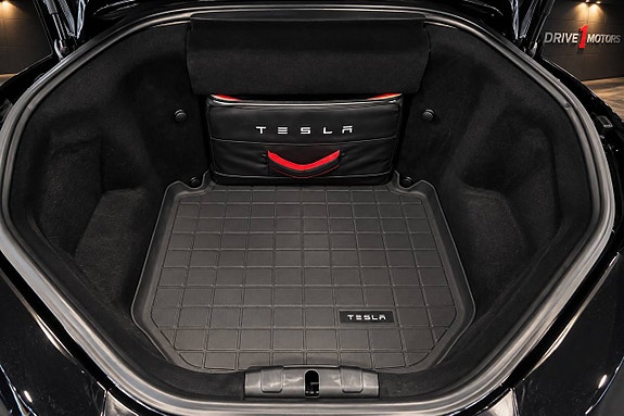Tesla Model S 12 of 15