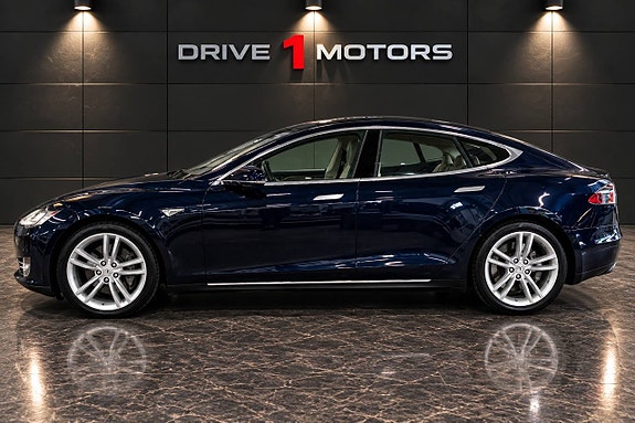 Tesla Model S 4 of 15