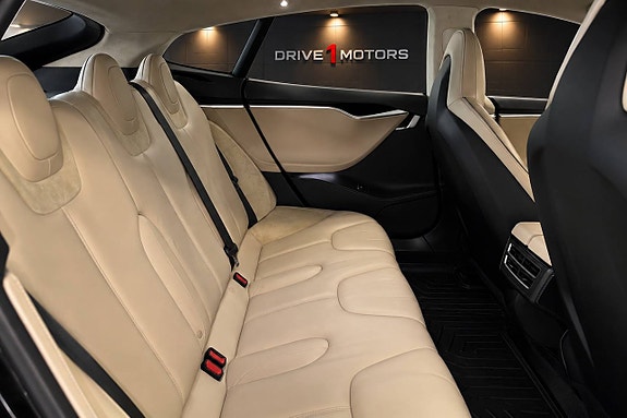 Tesla Model S 10 of 15