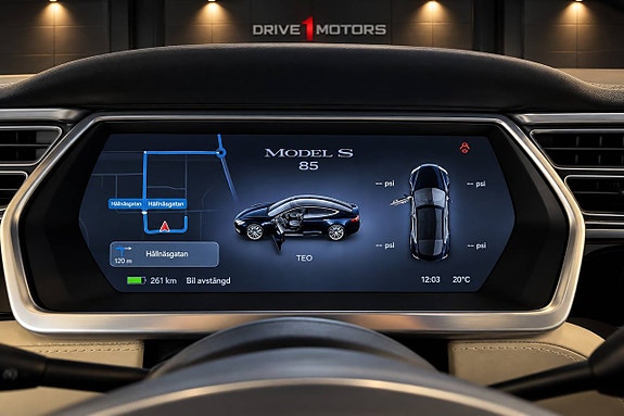 Tesla Model S 13 of 15