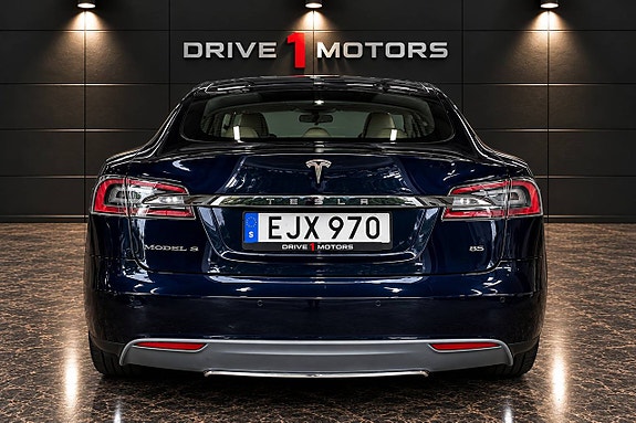 Tesla Model S 6 of 15