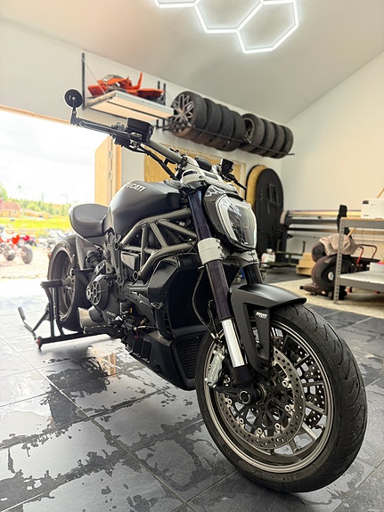 Ducati XDiavel 2 of 4