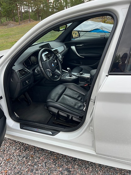 BMW 120i 4 of 6
