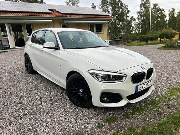 BMW 120i 5 of 6