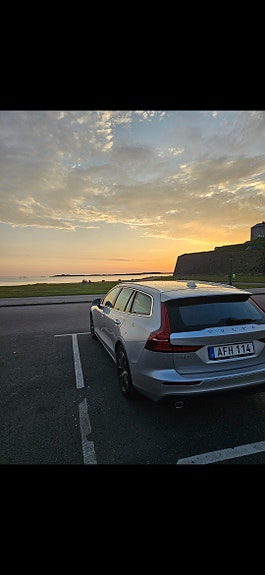 Volvo V60 2 of 8