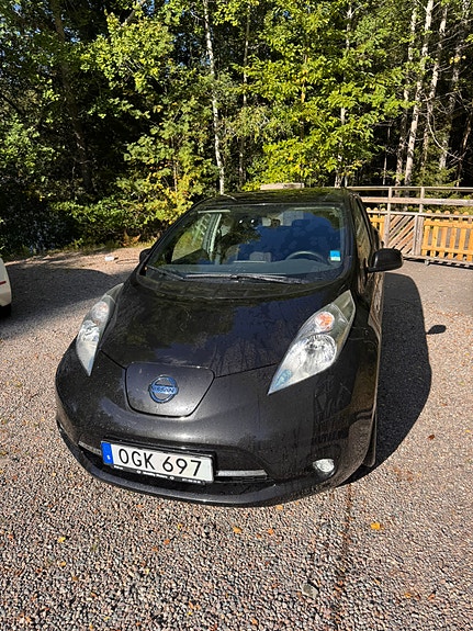 Nissan Leaf 2 of 7