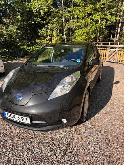 Nissan Leaf 3 of 7