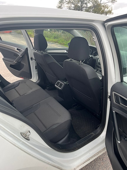 Volkswagen Golf VII 7 of 9