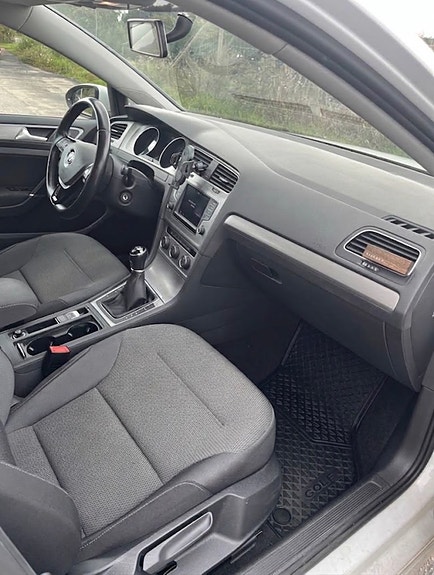 Volkswagen Golf VII 6 of 9