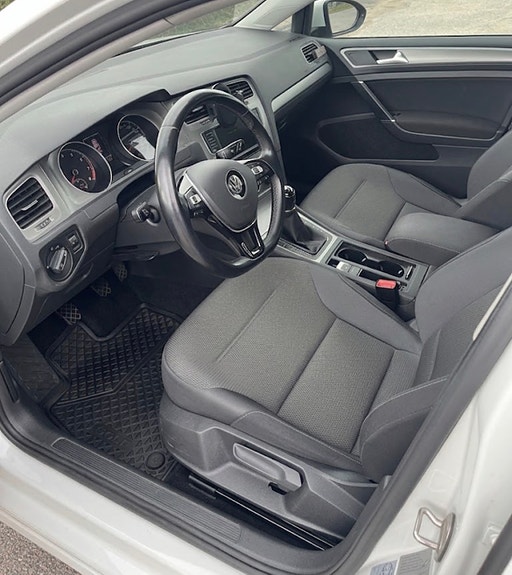 Volkswagen Golf VII 4 of 9