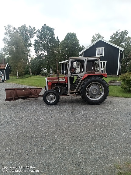 Massey Ferguson 240 2 of 7