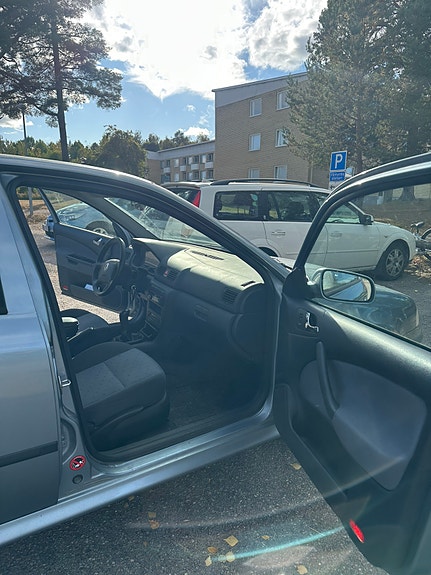 Skoda Octavia 2 of 6