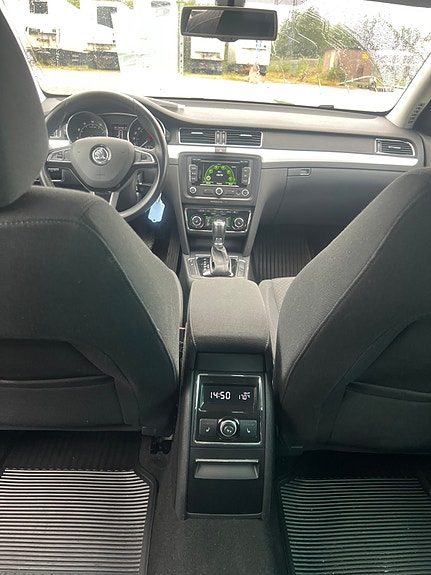 Skoda Superb 9 of 10