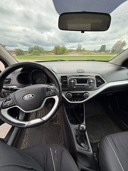 Kia Picanto 8 of 10