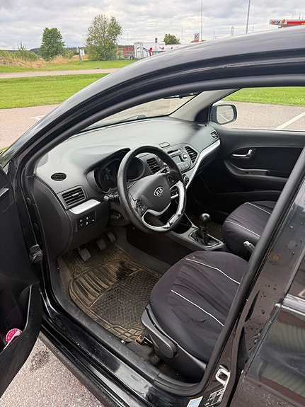 Kia Picanto 5 of 10