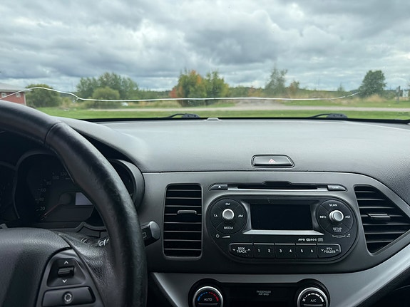 Kia Picanto 7 of 10