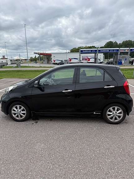 Kia Picanto 2 of 10