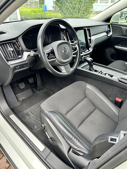 Volvo V60 7 of 13