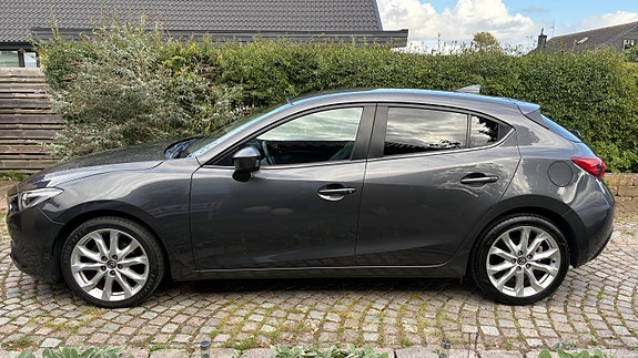 Mazda 3 2 of 14