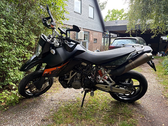 KTM 990 SM 2 of 3