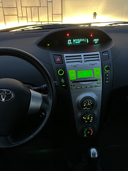 Toyota Yaris 6 of 8