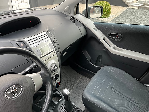 Toyota Yaris 7 of 8