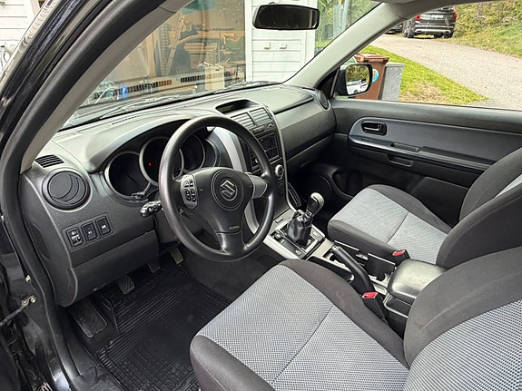 Suzuki Grand Vitara 5 of 7