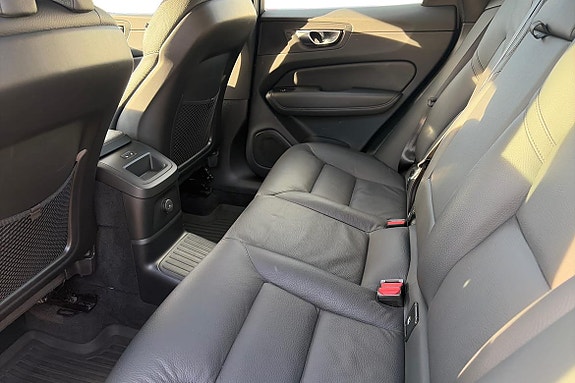 Volvo XC60 13 of 21