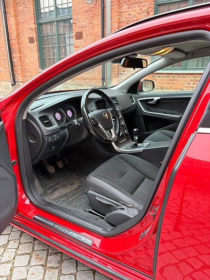 Volvo V60 7 of 11